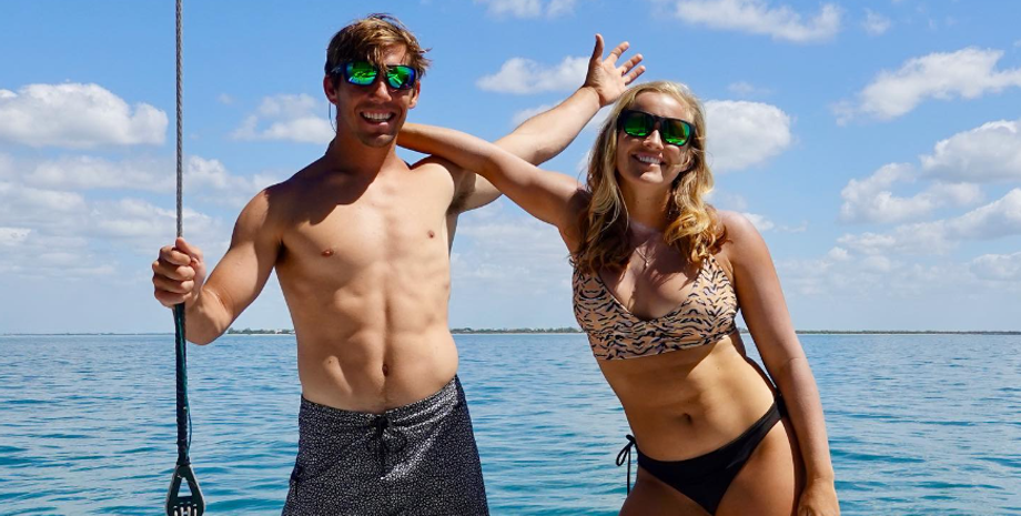 Влюбленные живут на катамаране в открытом море, морячка из Флориды Сьерра Свизи, туризм, путешествия