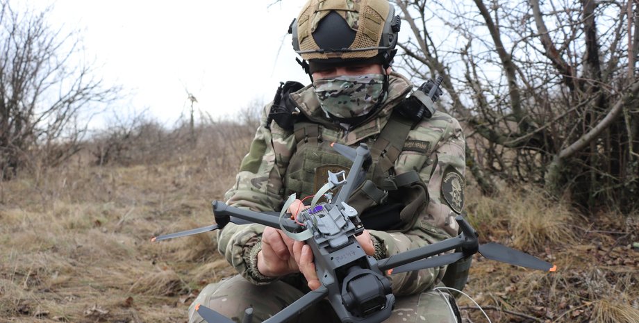 військовий, дрон, безпілотник