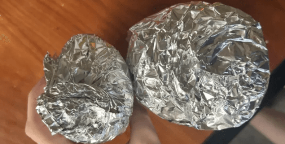 Пара купила два одинаковых буррито, но порции почему-то получились совершенно разными по размеру, все детали