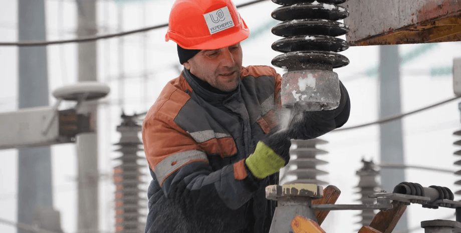 електропідстанція, електрик, робітник