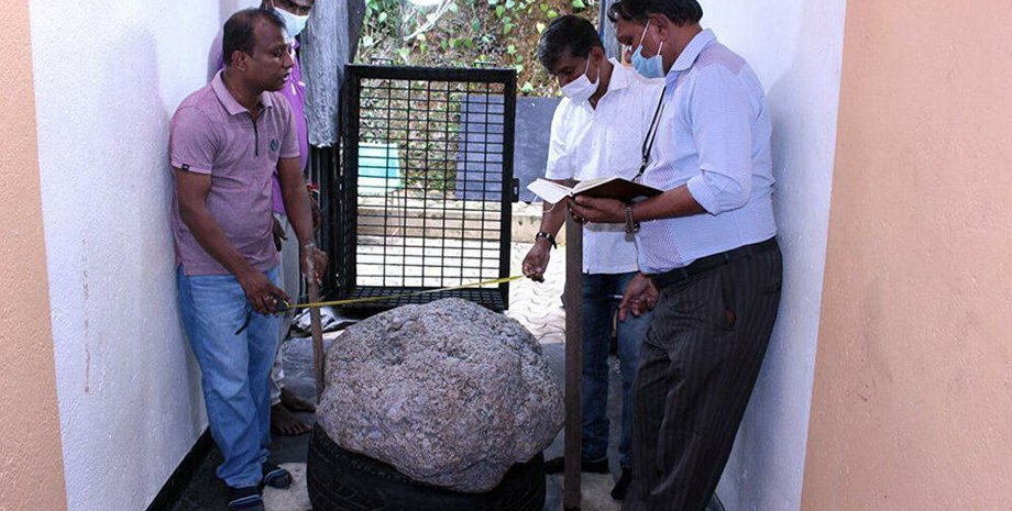Шри-Ланка, сапфир, скопление сапфиров