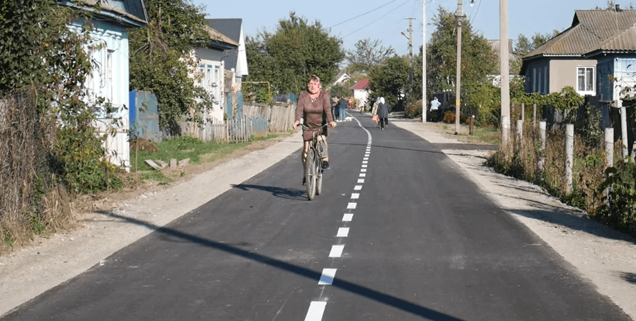 дорога в селе, сельская дорога, построили дорогу, новая дорога