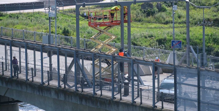 Ворота на мосту Дружбы