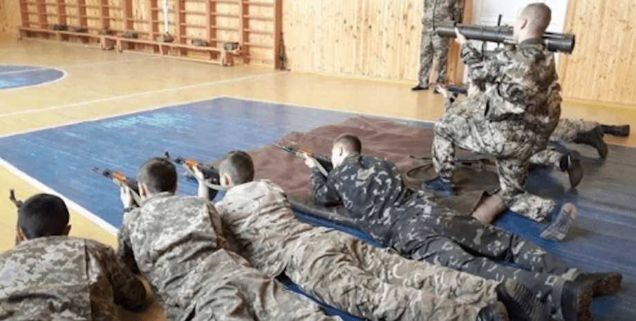 Урок защиты отечества в украинской школе