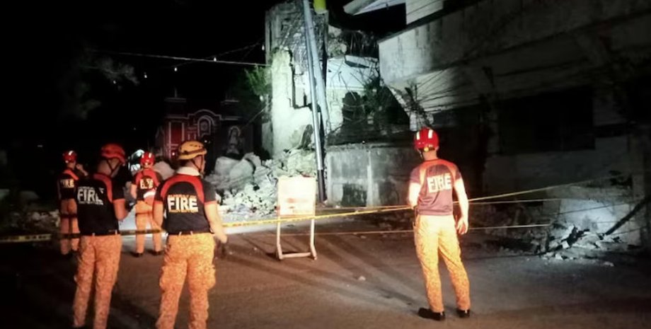 Погибло 69 человек, зарегистрировано более 150 раненых, больницы переполнены, угрозы цунами не возникало