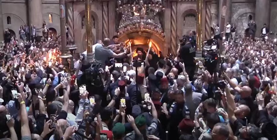 Храм Гробу Господнього, сходження благодатного вогню