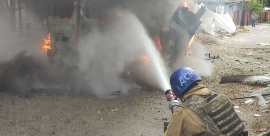 Рятувальники, пожежа, обстріл, Нікополь, Дніпропетровська область
