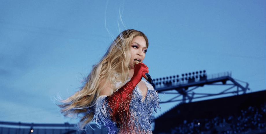 Бейонсе Бейонсе выступила в цветах флага россии