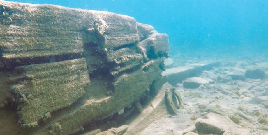 Уламки затонулого корабля Уламки затонулого корабля, Ле Гріффін, знахідка, мисливці за скарбами, США, відкриття, скарби на дні озера