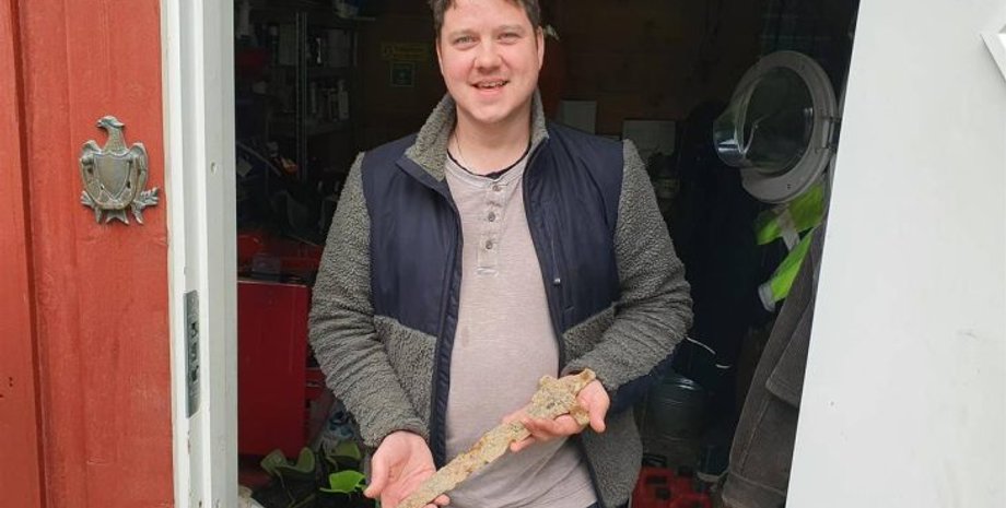 викинги, меч, археологи, археология, Норвегия, ферма, открытие, находка, история, артефакт, надпись, Европа, музей