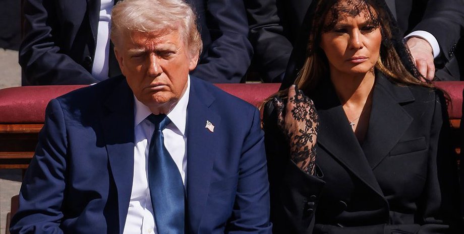 Дональд Трамп і Меланія Трамп на похоронах Папи Франциска