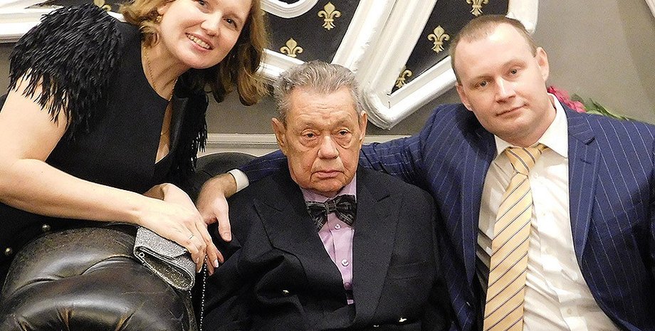 Николай Караченцов с сыном Андреем и его супругой / Фото: КП