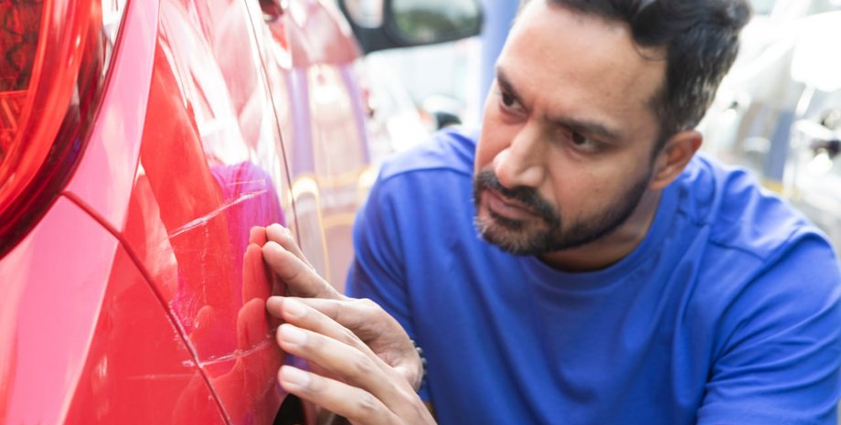 Подряпина на кузові автомобіля