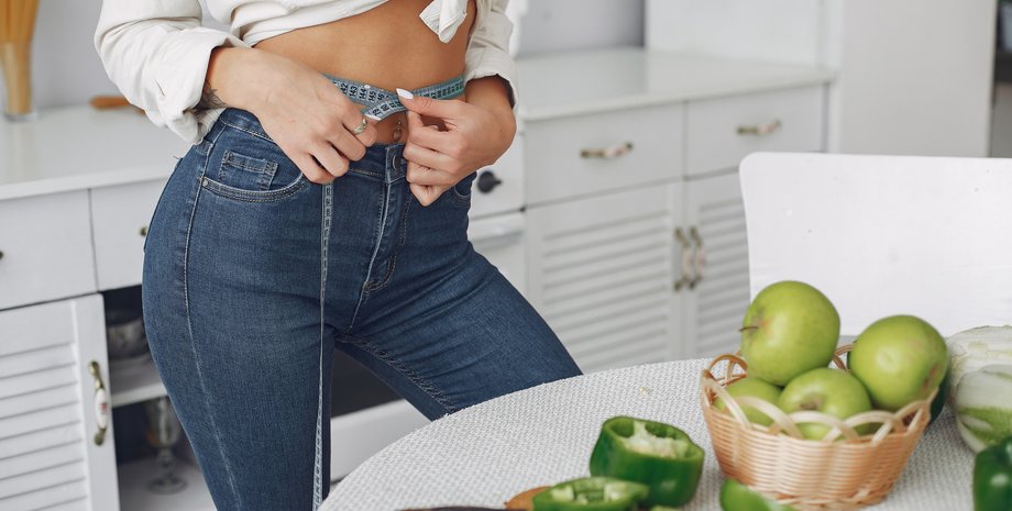 Девушка на кухне