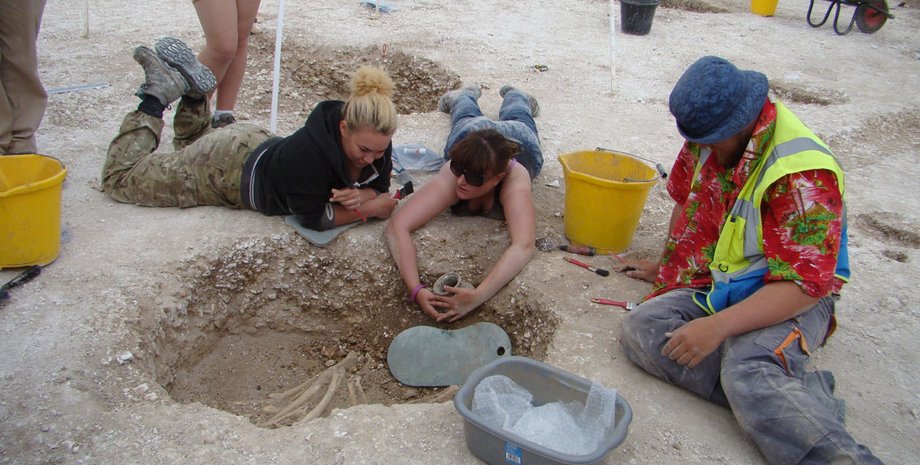 вчені, розкопки, фото