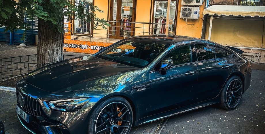 Заряженный Mercedes-AMG GT63 E-Performance