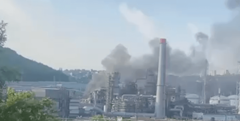 Изображение последствий атаки по НПЗ в Туапсе