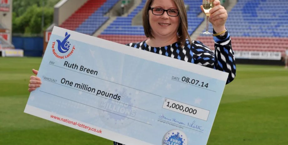 Победительница лотереи 10 лет после выигрыша до сих пор работает акушеркой, миллионерша продолжает работать, Рут Брин, курьезы