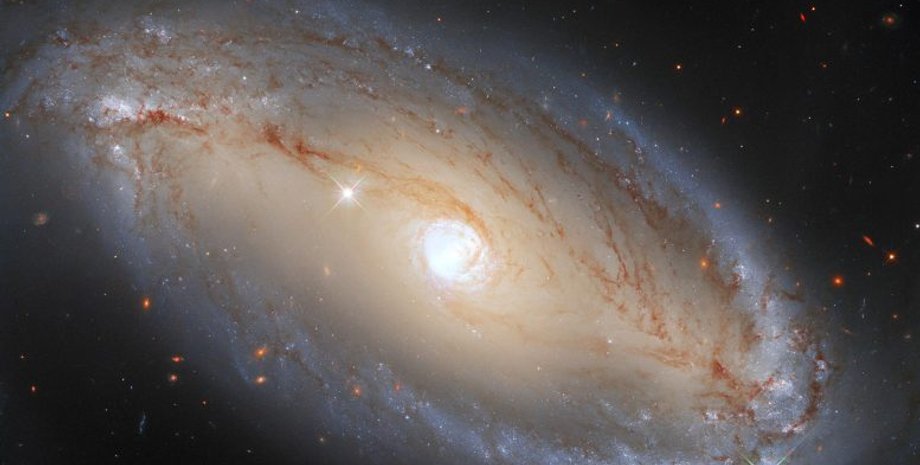 Галактика NGC 5728.