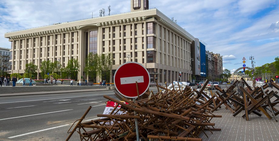 знак стоп, протитанкові їжаки, Київ, війна, форс-мажор