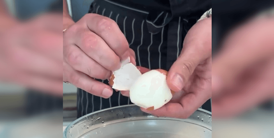 Как почистить яйца быстро