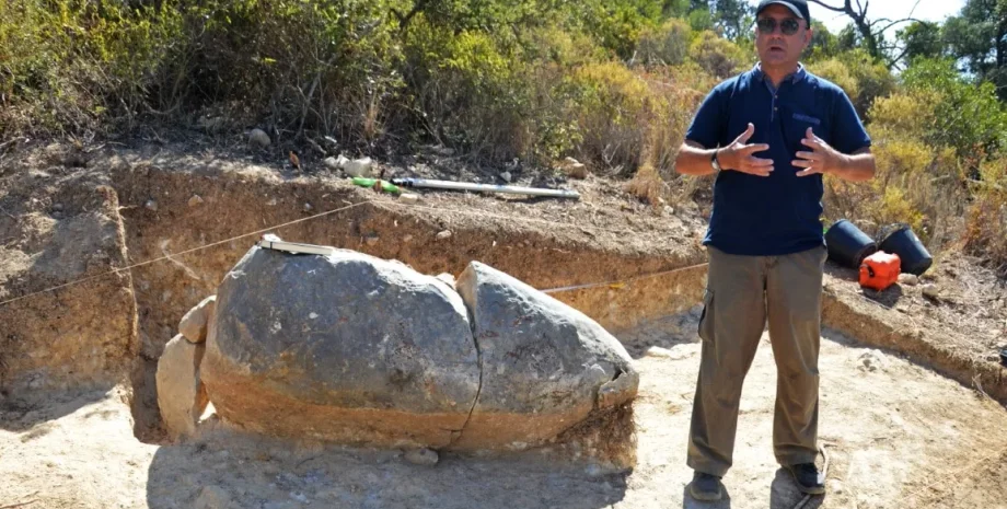 находка Менгира, история, археология, древние люди, доисторический каменный памятник, эпоха неолита, археологические раскопки, древние религиозные символы