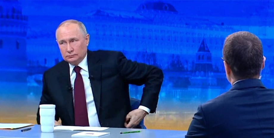 Владимир Путин во время "Прямой линии"