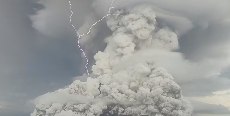 Вулканическая молния, вулкан, извержение