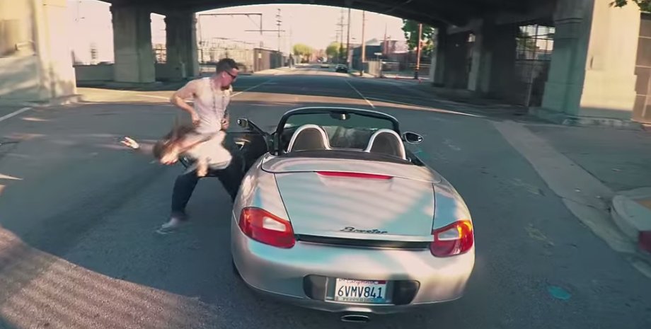 Кадр из видео Youtube