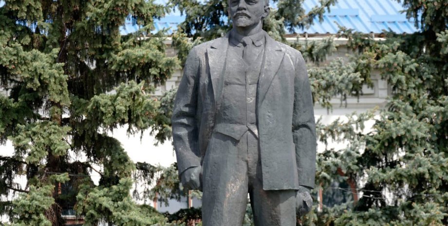 памятник Ленину, декоммунизация, снос памятника ленину