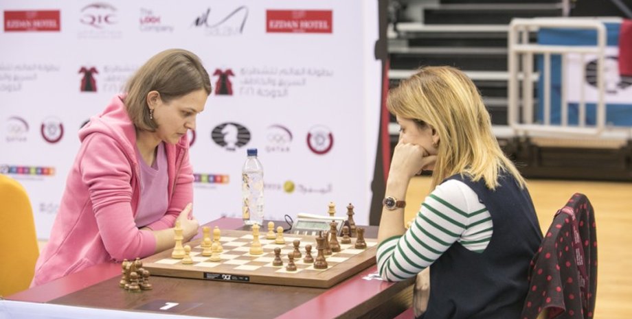 Анна Музычук (слева) / Фото: qatarchess.com