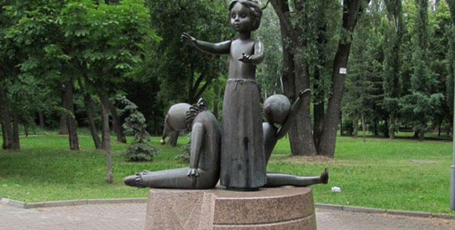 Памятник детям, погибшим в Бабьем Яру / Фото из открытых источников