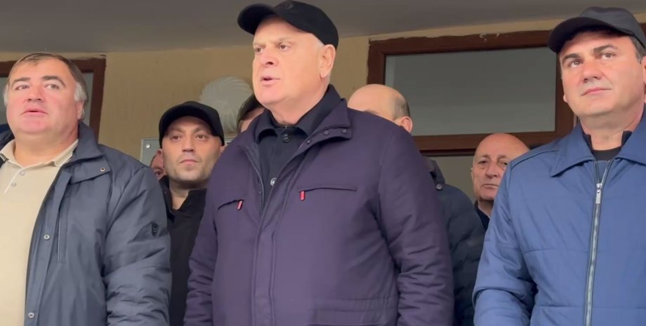 Аслан Бжания, сухум, абхазия, протесты в абхазии, президент абхазии