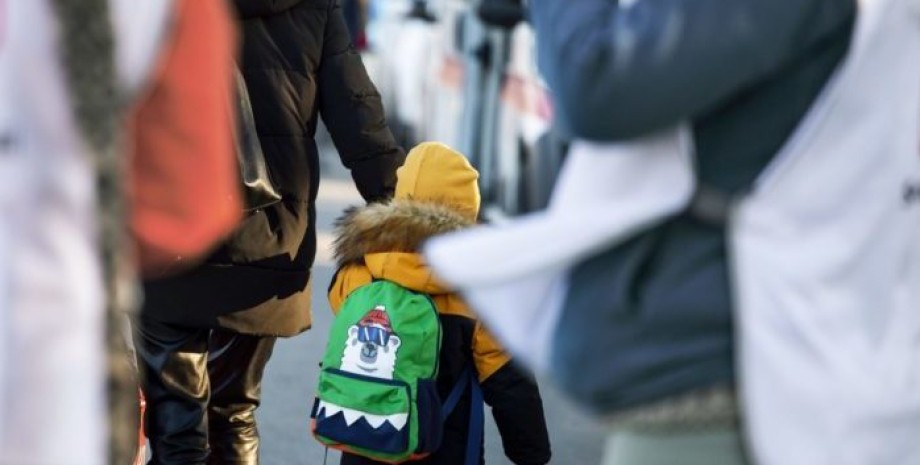 Laut einem namenlosen Beamten in Katar werden neun Minderjährige und ein Erwachs...