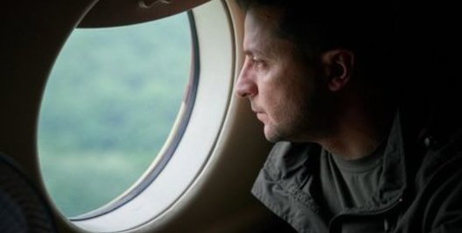 зеленский, самолет, иллюминатор, президент Украины