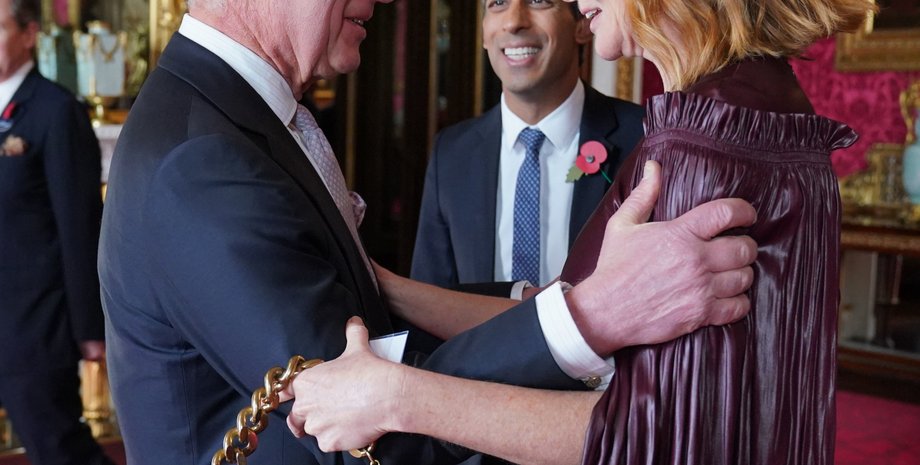 Король Карл, риши сунак, поцелуй короля, нарушение протокола, Стелла Маккартни