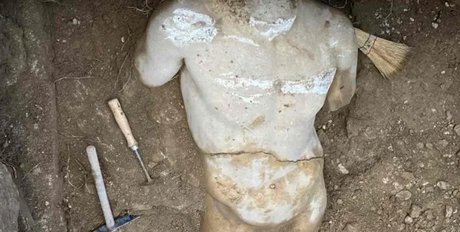 Гермес, статуя, находка, мрамор, Афины, Римская империя, искусство, Акрополь, скульптура, культура