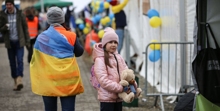 переселенцы, ВПЛ, ребенок, флаг Украины, женщина