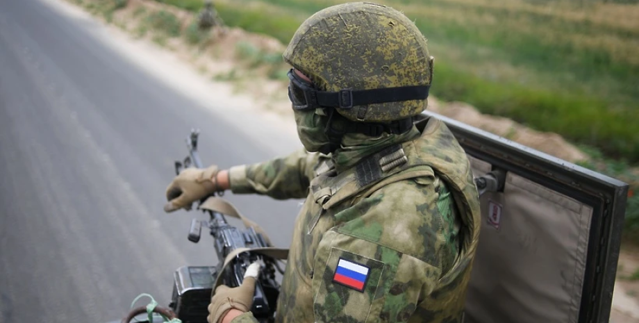Російський солдат, ЗС РФ, контрнаступ ЗСУ, наступ, війна в Україні.