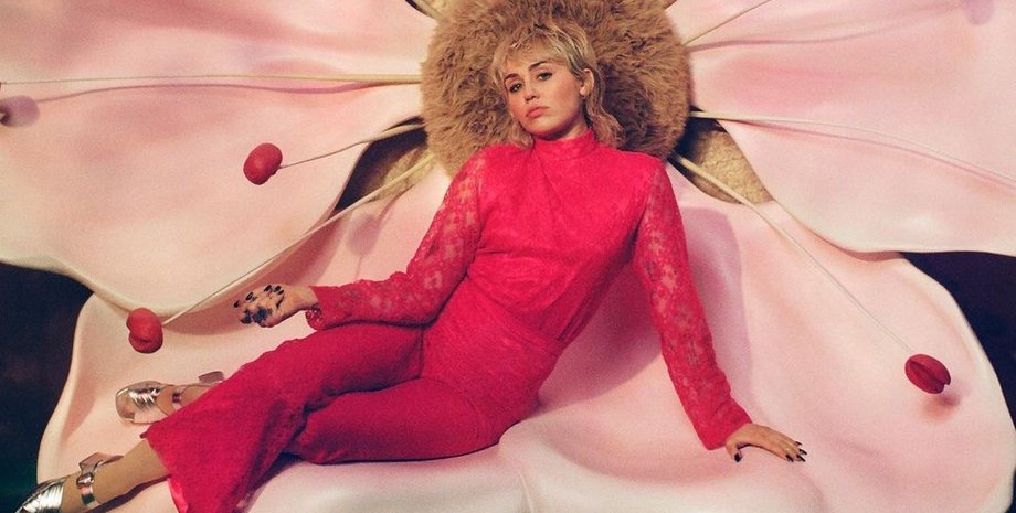 Майли Сайрус, реклама, Flora Gorgeous Gardenia, Gucci