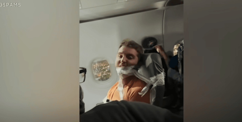 Максвелл Берри, дебошир, сша, самолет, фото