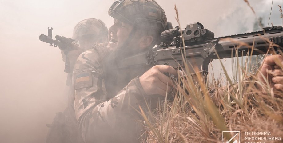 Военнослужащие в бою