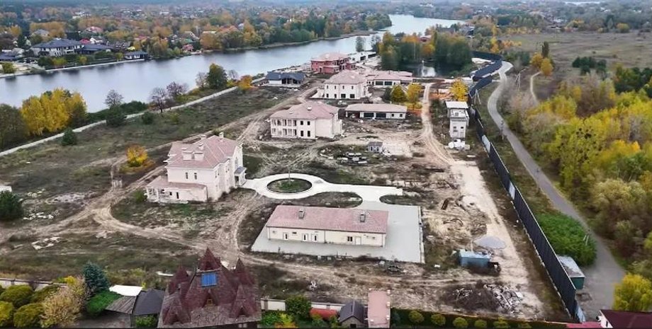 Плівки Міндіча — для кого будували будинки в Козині