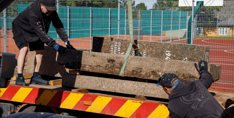 Братская могила в эстонском городе Отепя, фальсификация истории, раскопки могилы