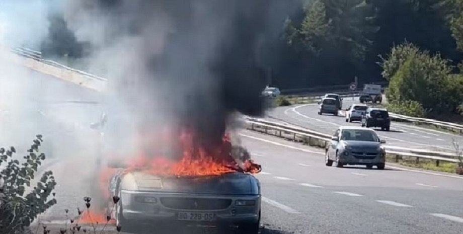 пожар в феррари, сгорел феррари, Ferrari F355 1994, Ferrari F355, суперкар Ferrari