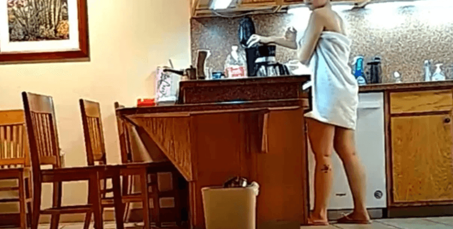 Пыталась отравить мужа, покушение на мужа, переживали развод, подливала отбеливатель, отравленный кофе, необычный вкус