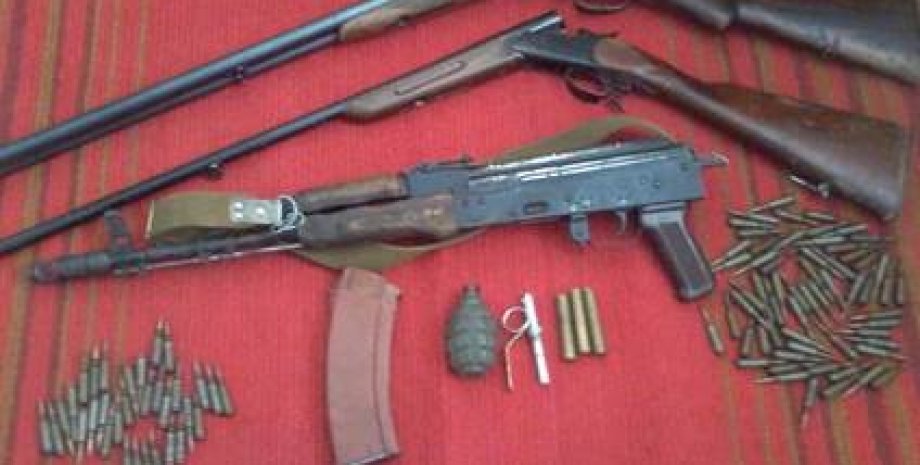 Изъятое оружие и боеприпасы / Фото: пресс-центр СБУ
