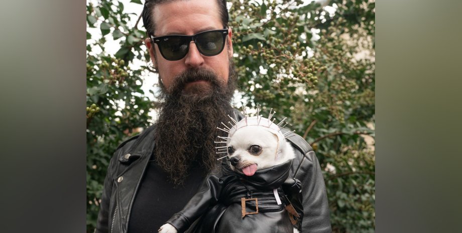 пес на параді