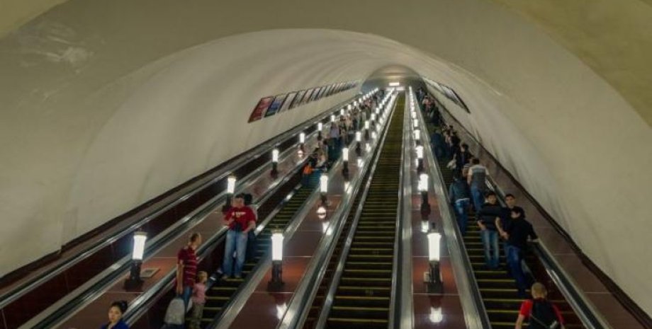 ескалатор, метро, Київ, Арсенальна