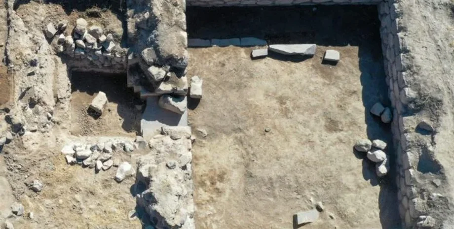 храм, клинопись, раскопки, археологи, археология, исследования, ученые, история, замок, плита, религия, регион, Турция, Урарту, находка, открытие